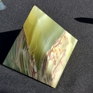 Onyx Pyramid 4"
